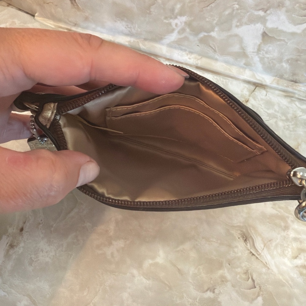 NWOT Coach Peyton Signature Wristlet Khaki Brown PVC Zip Pouch - Picture 4 of 4